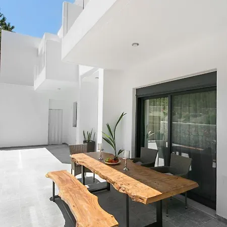 Dasylio - Earthy Living Villa *