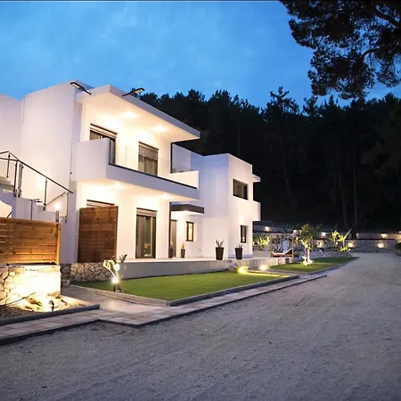 Dasylio - Earthy Living Villa *