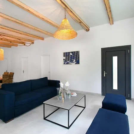 Dasylio - Earthy Living Villa *